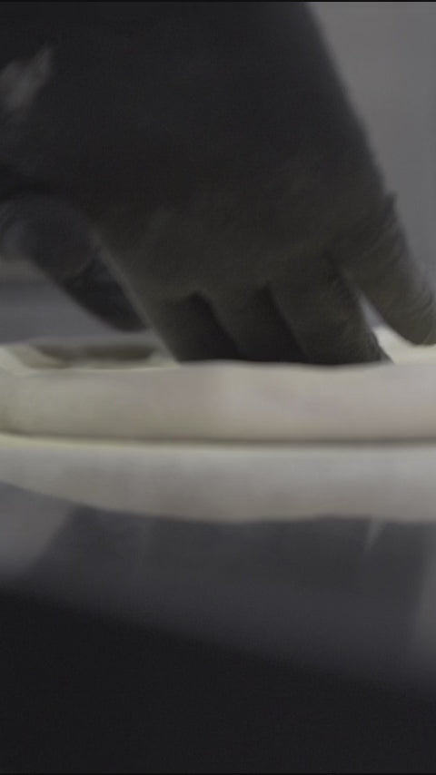 SureSafe hybrid black nitrile vinyl blend gloves: professional pizza dough tossing and prep for hygienic culinary performance.